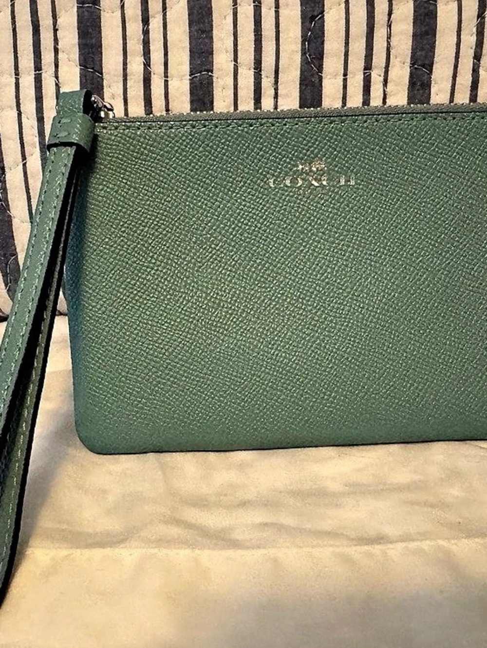 COACH Corner Zip Wristlet in Crossgrain Leather Green
